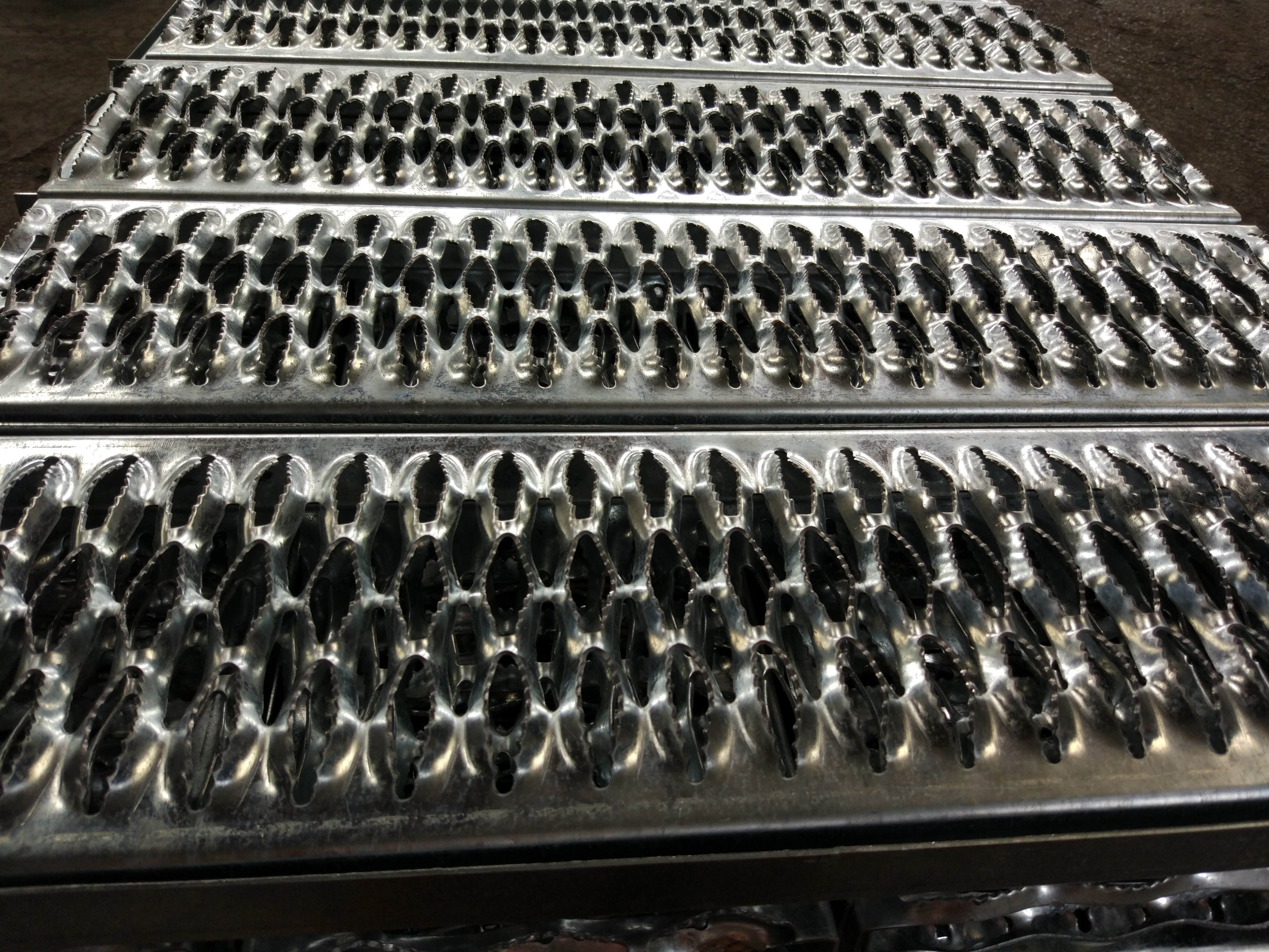 Grip Strut walkway grating