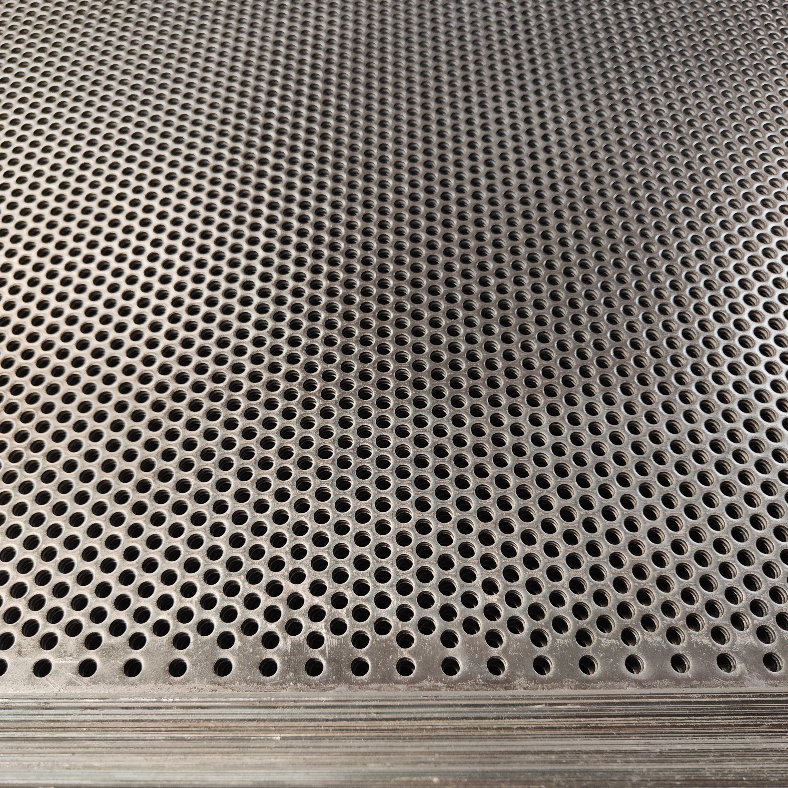 Perforated Steel Sheet 8×4: Versatile Solutions for Industrial and Architectural Applications